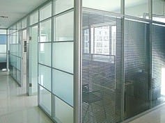 Стеклянная офисная перегородка с двойным стеклом